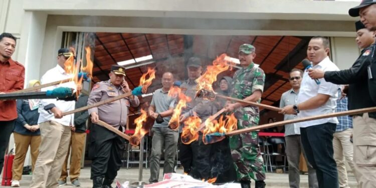 KPU Kota Tasikmalaya Musnahkan Dua Ribu Surat Suara Rusak dan Kelebihan