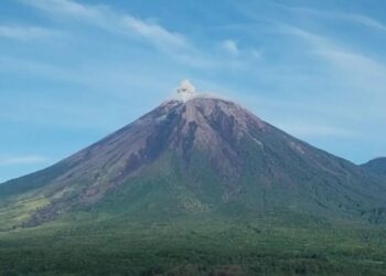 Gunung Semeru Kembali Erupsi pada Sabtu Pagi