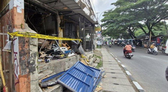 Ledakan Dahsyat di Bawah Flyover Cimindi, Ruko Hancur dan Dua Penghuni Terluka