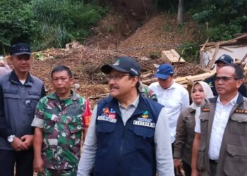 Mensos Salurkan Bantuan untuk Korban Banjir dan Longsor di Sukabumi