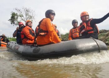 Anggota DPR RI Apresiasi Kinerja Tim SAR dalam Pencarian Balita Hanyut di Surabaya