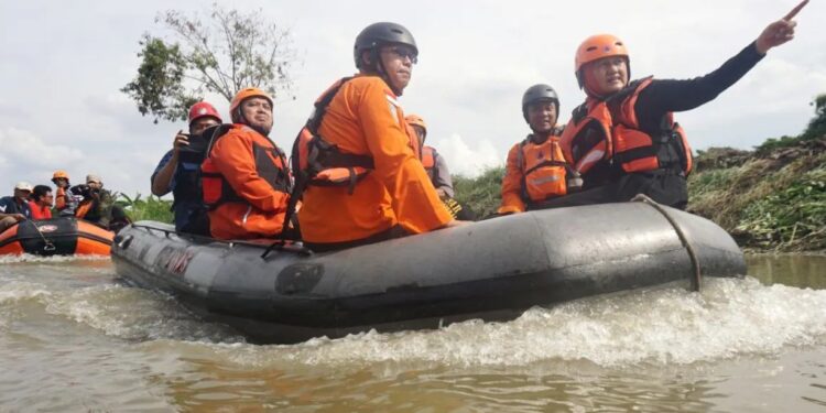 Anggota DPR RI Apresiasi Kinerja Tim SAR dalam Pencarian Balita Hanyut di Surabaya