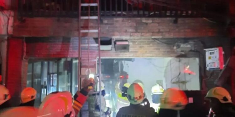 Kafe di Kemang Terbakar, Petugas Berhasil Padamkan Api Tanpa Korban Jiwa