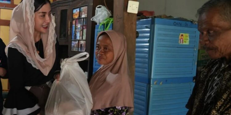 Anggota Komisi VII DPR Kunjungi Korban Longsor di Trenggalek dan Berikan Bantuan