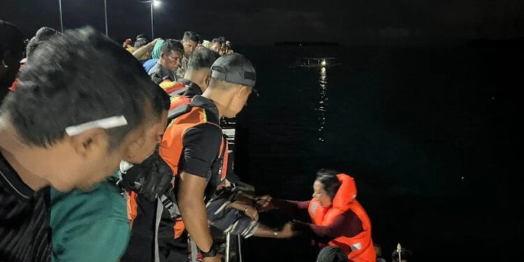 Tim SAR Lanjutkan Pencarian Korban Kapal Tenggelam di Perairan Halmahera
