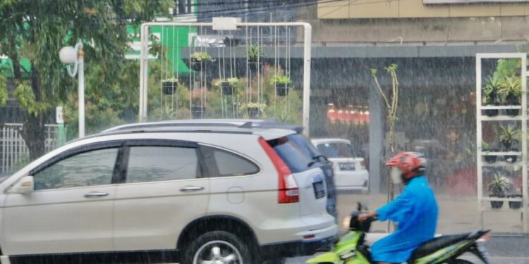 Cuaca Bandung dan Beberapa Wilayah Indonesia Diprediksi Diguyur Hujan pada Minggu Ini