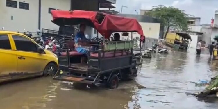 Banjir Rob Rendam Sejumlah RT di Muara Angke, Jakarta Utara