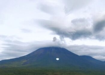 Gunung Semeru Alami Beberapa Kali Erupsi, Visual Letusan Tidak Teramati