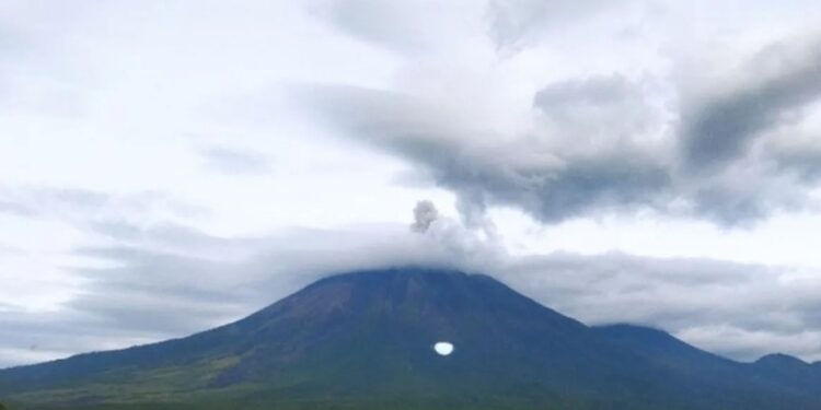 Gunung Semeru Alami Beberapa Kali Erupsi, Visual Letusan Tidak Teramati