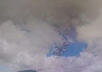 Gunung Raung Erupsi, Lontarkan Abu Hingga 2.000 Meter