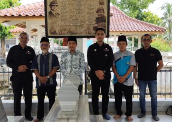 Ziarah Yayasan Merah Putih di Makam RM Margono