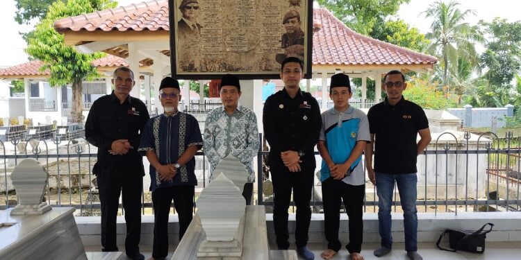 Ziarah Yayasan Merah Putih di Makam RM Margono