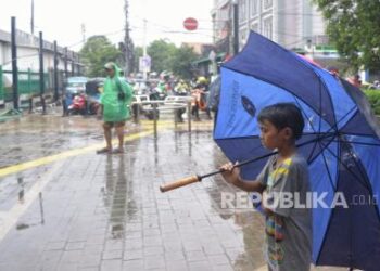 Hujan Ringan Awal Tahun Menyapa Siang Malang 2025