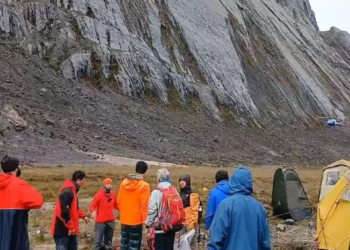 Dua Pendaki Wanita Meninggal di Puncak Carstensz Papua, Rombongan Termasuk Fiersa Besari