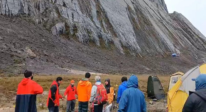 Dua Pendaki Wanita Meninggal di Puncak Carstensz Papua, Rombongan Termasuk Fiersa Besari