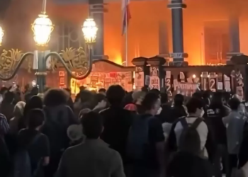 Kericuhan Terjadi dalam Aksi Tolak UU TNI di Malang, 6 Pendemo Diamankan