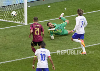 Courtois Comeback Gemilang, Casteels Pensiun dari Timnas Belgia