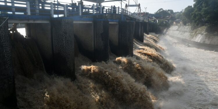 "Depok Siaga 1: BPBD Imbau Warga Ciliwung Waspada Banjir"