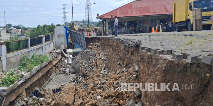 Fenomena Amblasan Misterius di Pasar Curug Agung