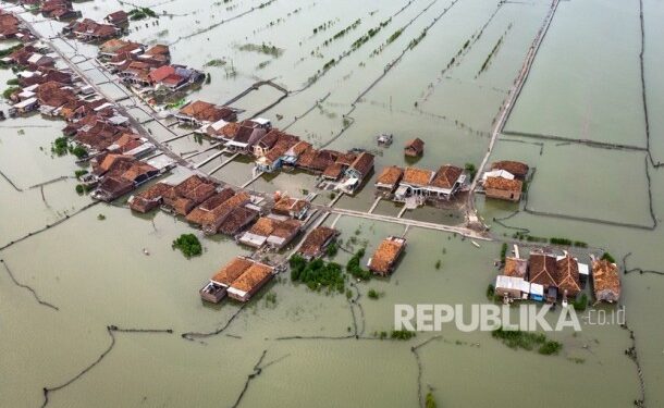 Menari di Ombak: Keteguhan Impian di Tengah Abrasi