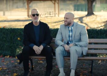 Tom Hanks Bersinar di Video Musik Epik Chet Hanks