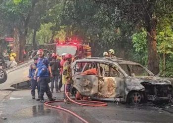 Mobil Dibakar di Cimanggis, Tiga Unit Damkar Lintas Daerah Dikerahkan Padamkan Api