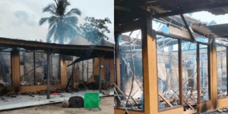 Warga Bakar Rumah Lurah Gunung Agung, Diduga Selewengkan 4 Ton Beras Bansos