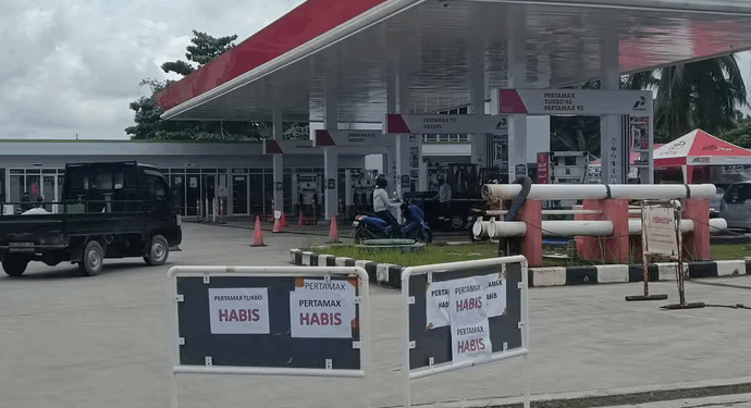 Kelangkaan Pertamax Landa Balikpapan, Antrean Kendaraan Mengular di SPBU