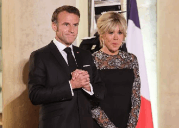 Presiden Macron Klarifikasi Momen Viral di Vietnam: "Hanya Candaan dengan Istri"