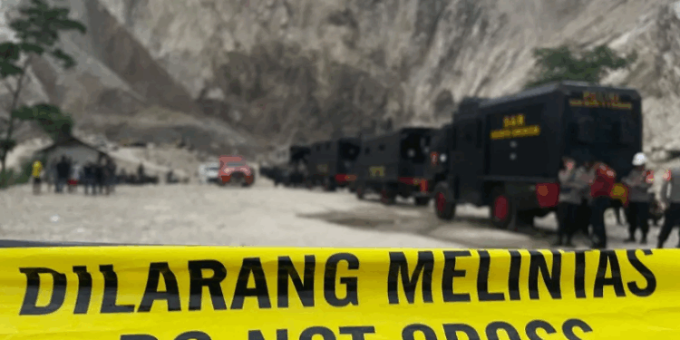 Pencarian Korban Longsor di Gunung Kuda Cirebon Dihentikan Sementara karena Faktor Keamanan